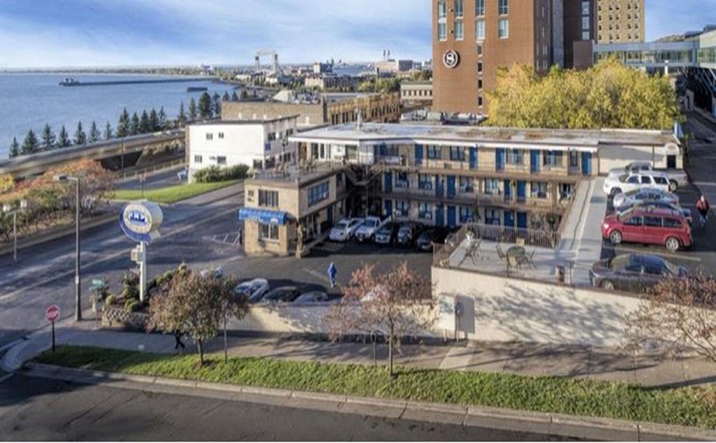 Voyageur Lakewalk Inn 덜루스 외부 사진